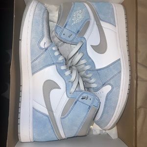 Air Jordan 1 Retro high OG “Hyper Royal”